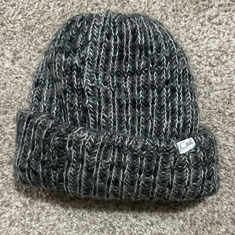 Cozy Coal Men’s Gray Knit Beanie in Dark Gray - Toque Winter Hat Like New